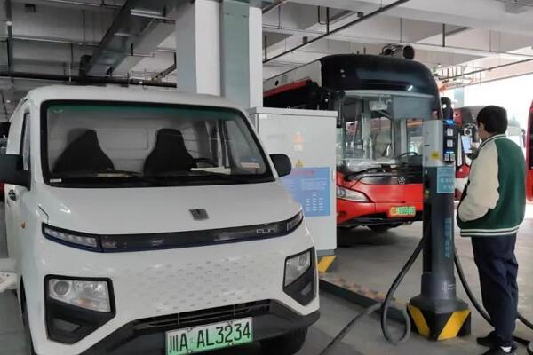 涉及100余个充电桩 成都公交全面对社会开放26处公交场站