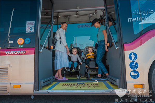 打响中国高端制造新名号! 宇通新能源客车挺进“北极之境”