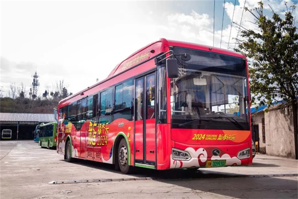 携手西昌月城公交 金龙客车龙年春节主题公交正式上线