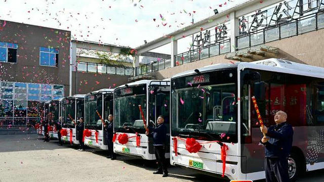 公交车型“大转小”、福州启用7米级低地板纯电动公交车