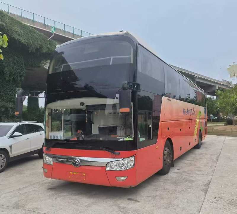 2017年4月 两台国五39座半卧宇通6126客车