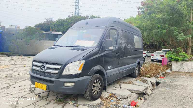  两台国五14座金龙6593营运版客车