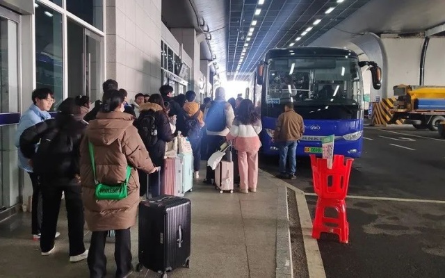 开启“护学”模式 护航高校“开学季” 一车直达进校门