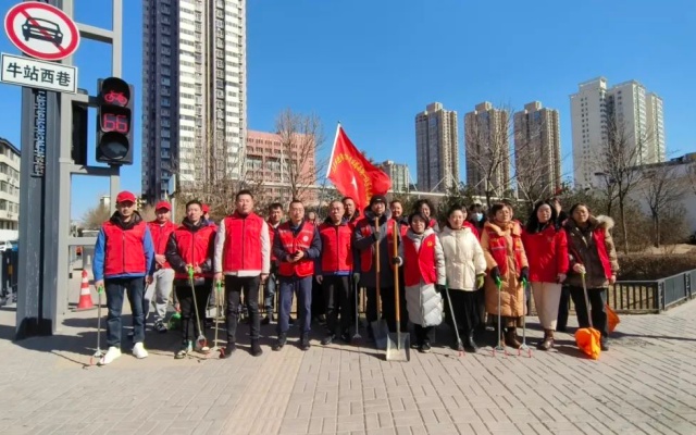 学雷锋见行动 太原公交开展学雷锋环境整治志愿服务活动