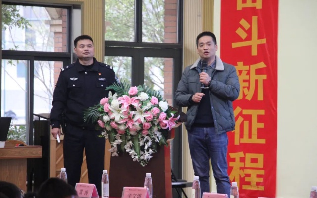 确保定制专线安全运营 贵阳公交开展“开学第一课”安全教育活动