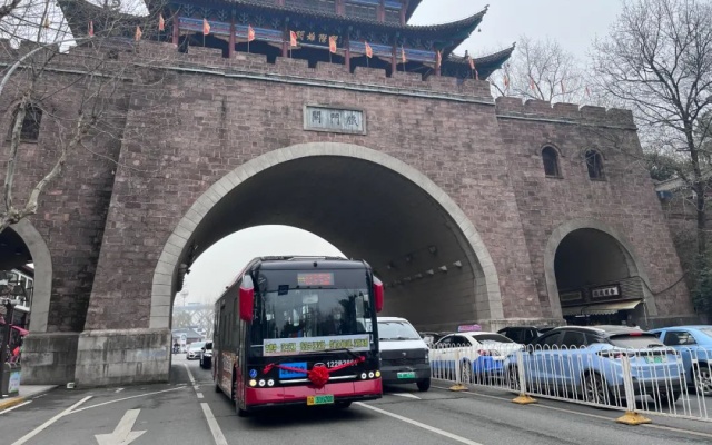 拓展“公交+文旅”市场 武汉开通“一日游”定制公交