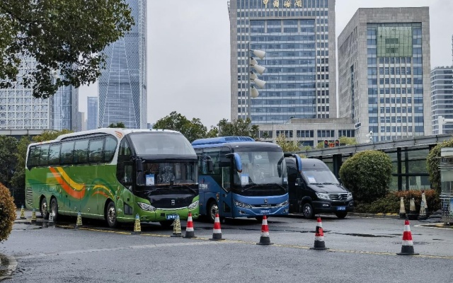 旅游客运自律大会在武汉召开 亚星客车献技亮艺4款产品