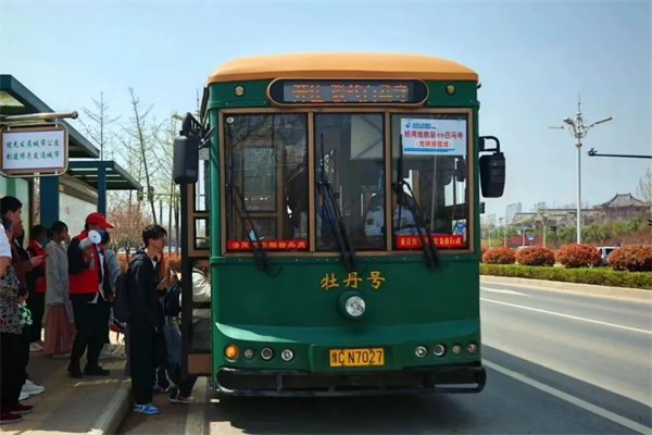 洛阳牡丹节开启 格力钛这些车型化身旅游专线