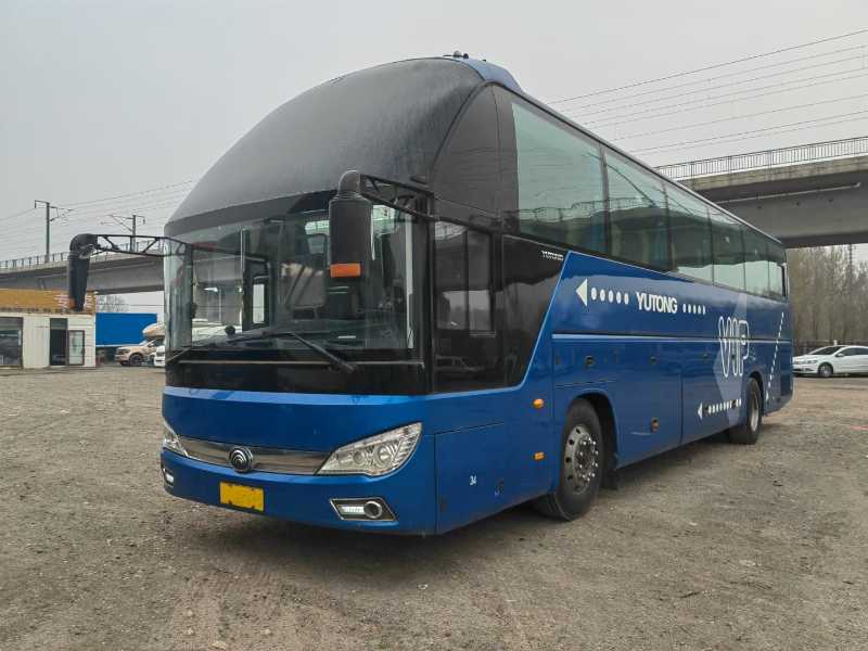 2018年2月 北方配置34座2+1国五宇通6122气囊车