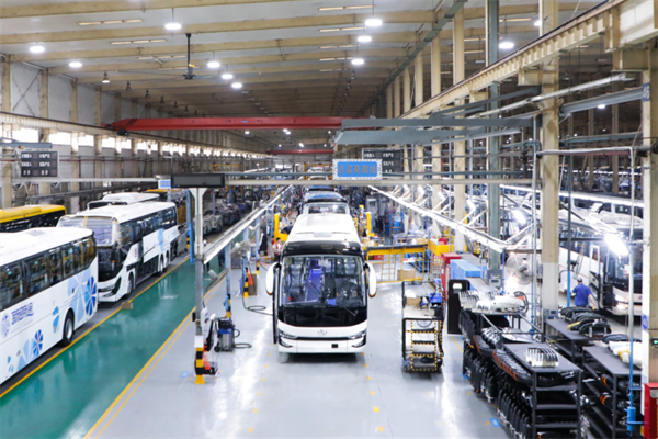 掀起海内外交车热潮 金龙展现中国制造“加速度”
