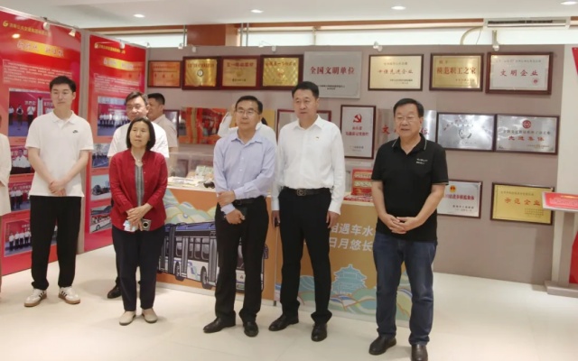 山东省政府调研组到济南公交考察调研