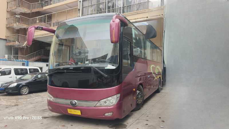  粤牌国四47座气囊中门宇通6119旅游车