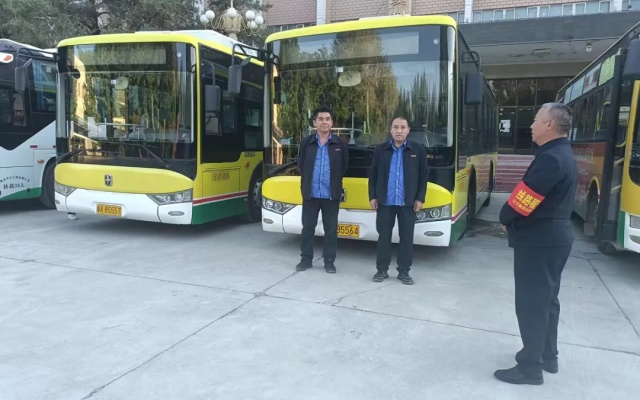 为了学生，乌鲁木齐公交人干了很多事！