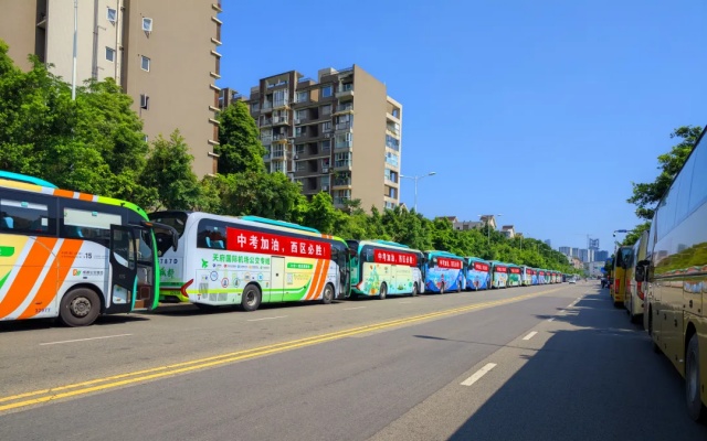 开行专线 “点对点”直达 成都公交护航7500余名中考考生