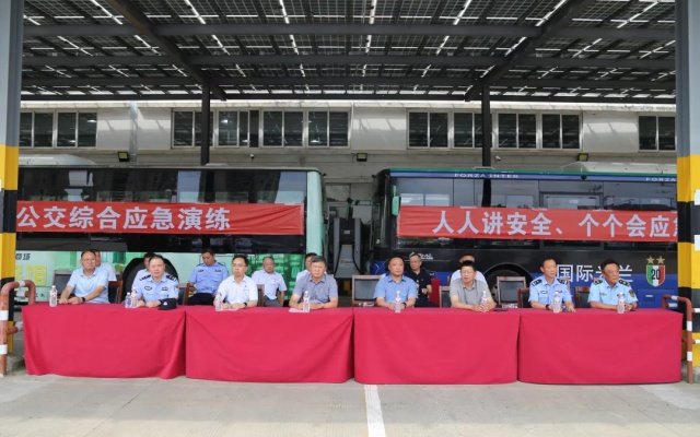 未雨绸缪 筑牢安全防线 镇江公交组织开展“综合应急演练”