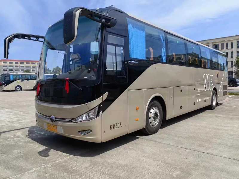 两台国六准新50座大高一公告宇通6127气囊中门