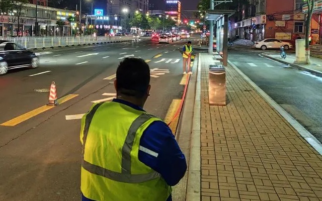 太原公交站台定位保运行 党员先行保落实