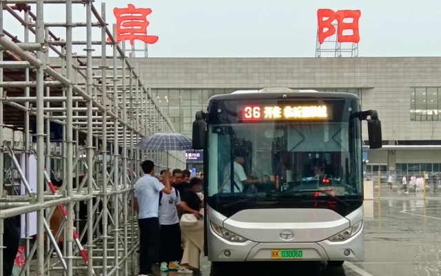 不惧“烤”验 “伏”务出行 阜阳公交多措并举护航“清凉路”