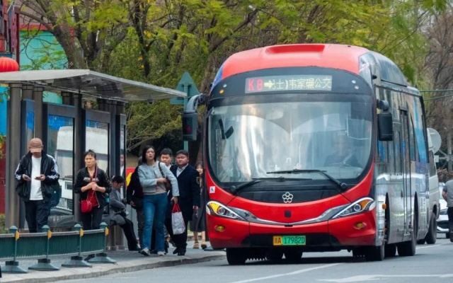 成都快速公交K8线“区间车” 让您告别早高峰“出行焦虑”