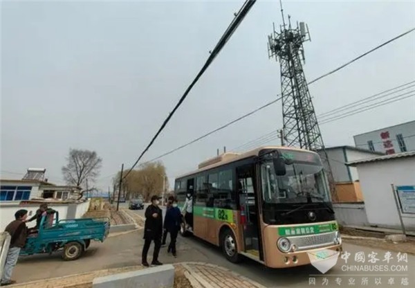 城郊公交客流不足 并非只有“停运”一条路