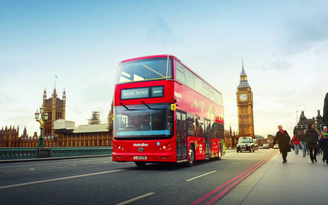 “中国红”亮相巴黎 比亚迪商用车“足迹”遍布欧洲