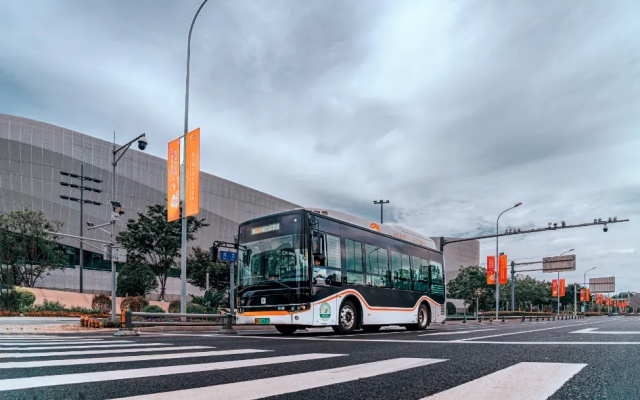 百花奖倒计时 成都公交载您赏蓉城之美 赴百花之约！