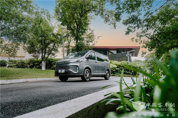 立秋了，跟着依维柯聚星开启初秋之旅吧