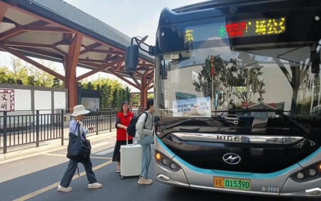 温情“护航” 苏州公交多措并举助力“开学季”