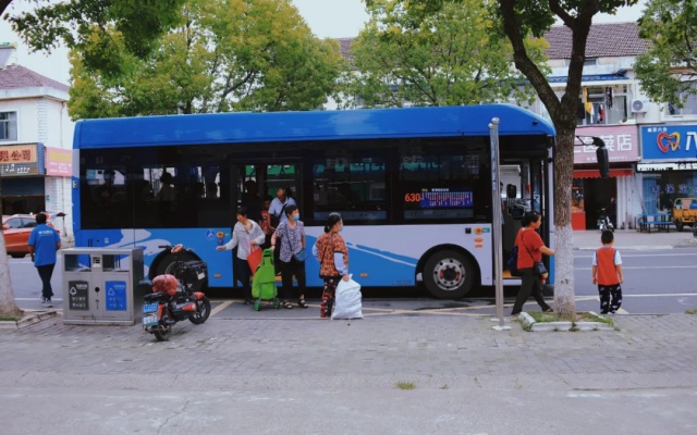 烟火公交：连接城乡的温暖桥梁