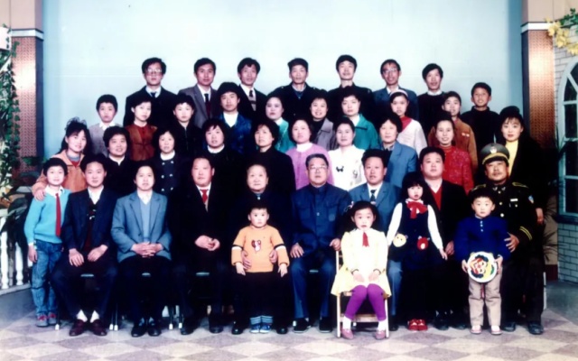 庆建国75周年 忆公交岁月 三代公交人 赓续公交情