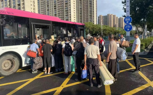 护送14870名务工者，公交人以温暖之举守护每一份安全