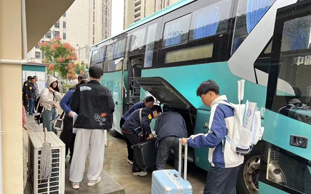 盐城公交：假期不打烊 服务不停歇