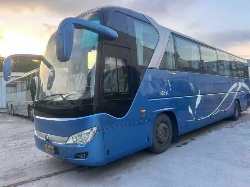 2019年7月 粤牌国五54座宇通6122气囊旅游车 
