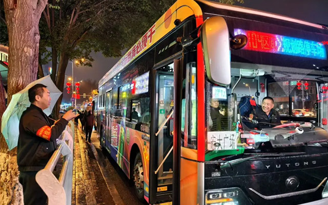乌鲁木齐公交“冬装”已就位 “氛围感”拉满