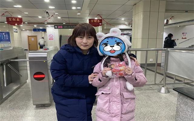 灯火阑珊处 大连公交地铁陪你过元宵