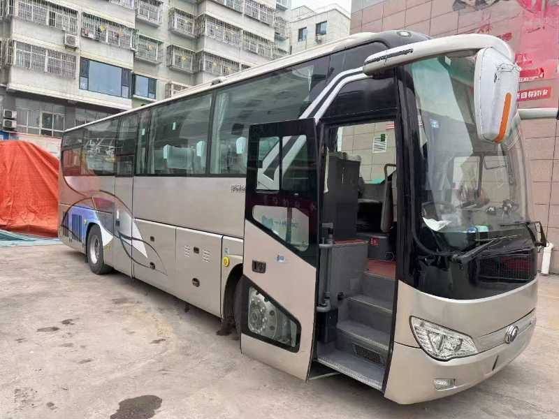 陕西牌10米天然气LNG38座柴暖锅炉宇通气囊车