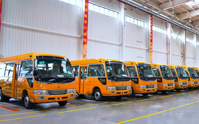 二手校车成“神助攻” 金旅100辆考斯特校车进军阿曼