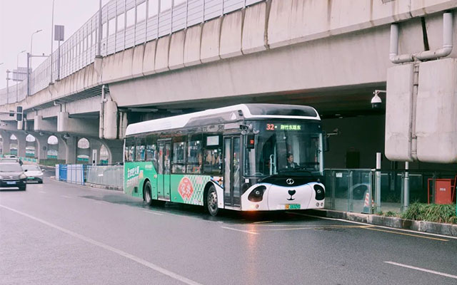 成都公交“智慧治堵” 高频干线入驻快速道 市民出行效率倍增