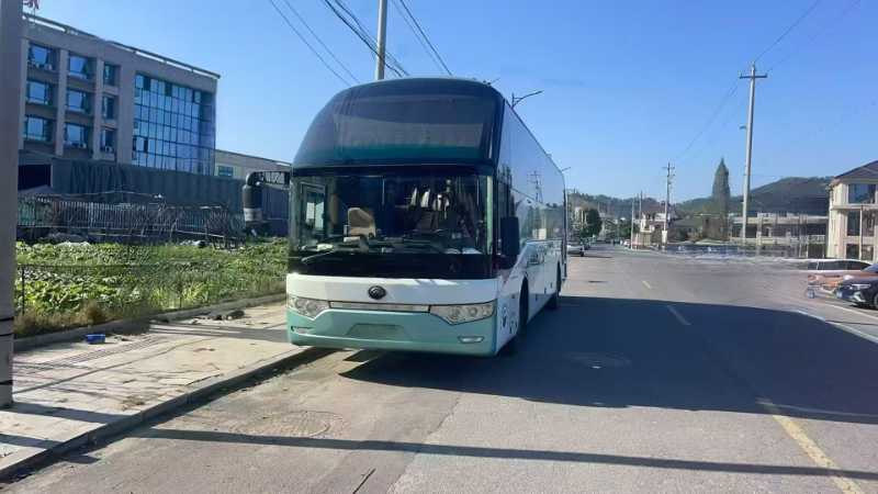 2015年12月上牌国四51座宇通6122双档齐全气囊车