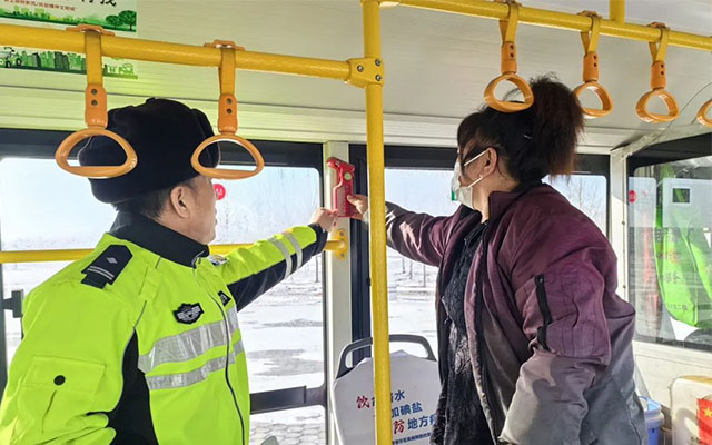 排查隐患+宣传教育 扎赉诺尔公安为公交安全“双重加码”