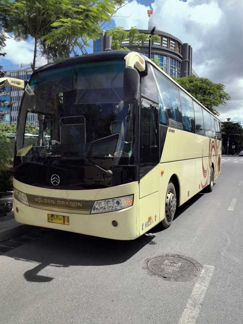 2015年上牌两台50座国四金旅6113型客车