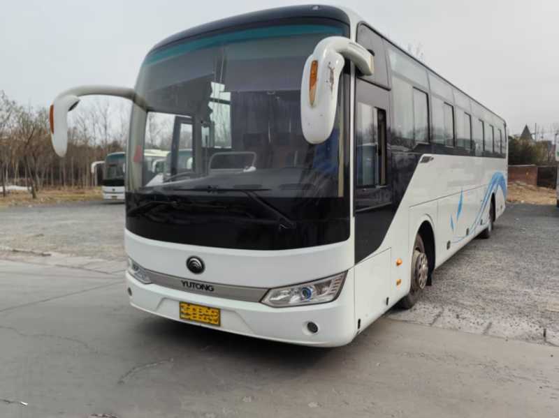 2015年12月多台非营运55座宇通6125油混车