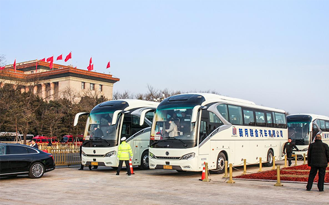 28年坚守与创新 金旅客车服务两会见证中国客车工业发展