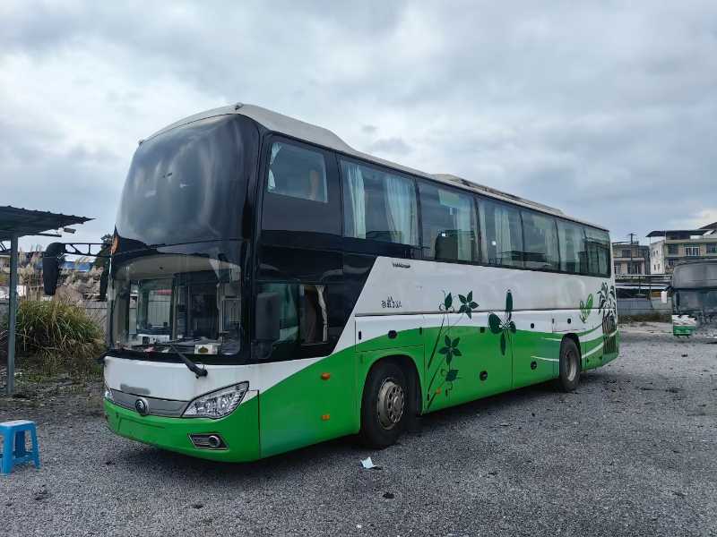 2017年3月上牌同款三台国五53座宇通6118气囊旅游车