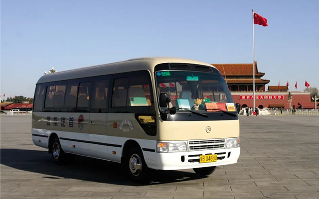 金旅28年两会坚守 考斯特到领航者的品质进阶