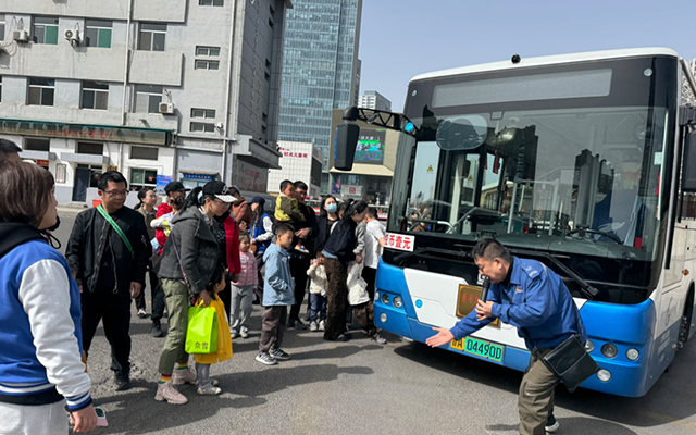 45组家庭探秘公交