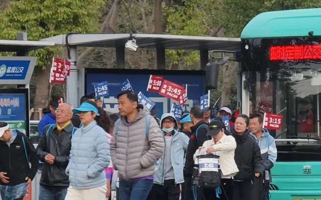 激情开跑 盐城公交圆满完成2025盐城马拉松赛事运营保障任务