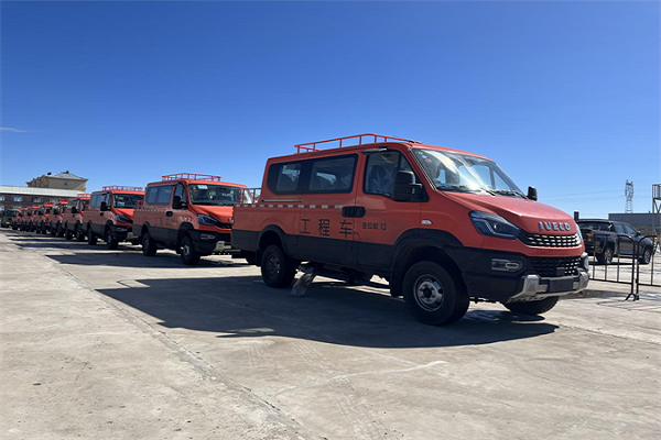 三把锁+全时四驱！依维柯欧霸·雷霆四驱越野工程车硬核守护林业资源