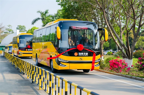 金龙纯电动客车批量交付云南大理 开启文旅出行零碳时代​​