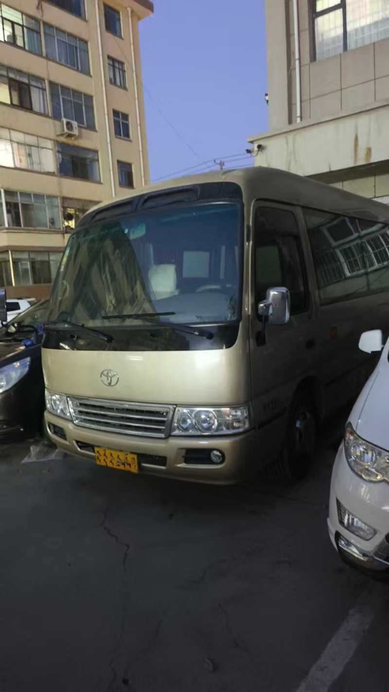 2016年9月上牌19座北方配仿考金旅汽油营运中巴